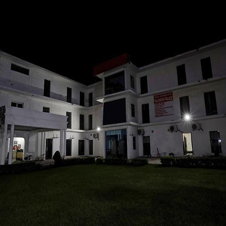 Collection O Rajvanshi Paradise Gurgaon Exterior foto