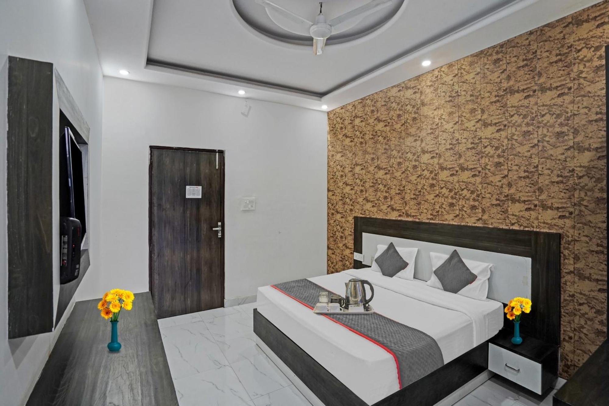 Collection O Rajvanshi Paradise Gurgaon Exterior foto