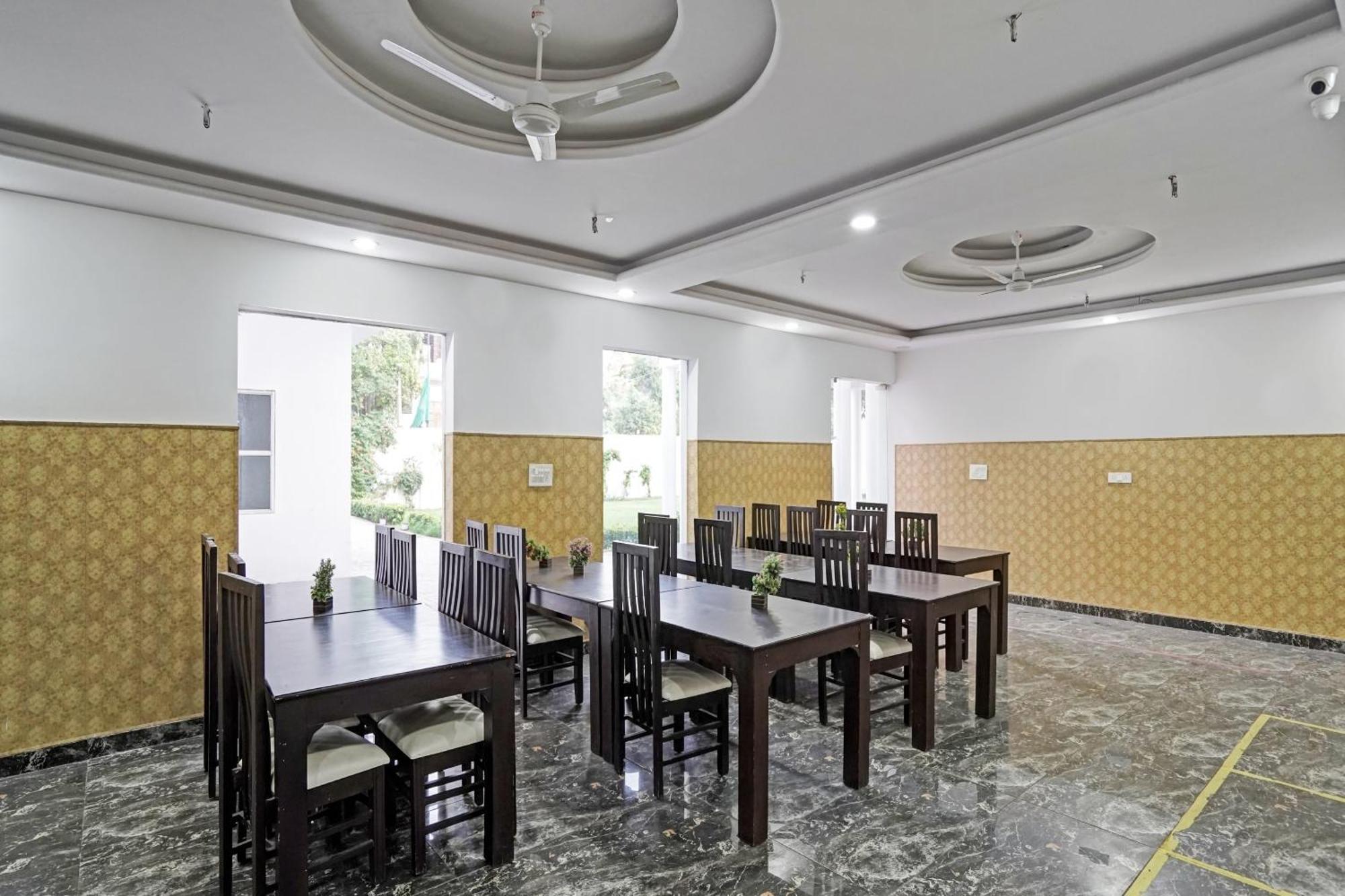 Collection O Rajvanshi Paradise Gurgaon Exterior foto