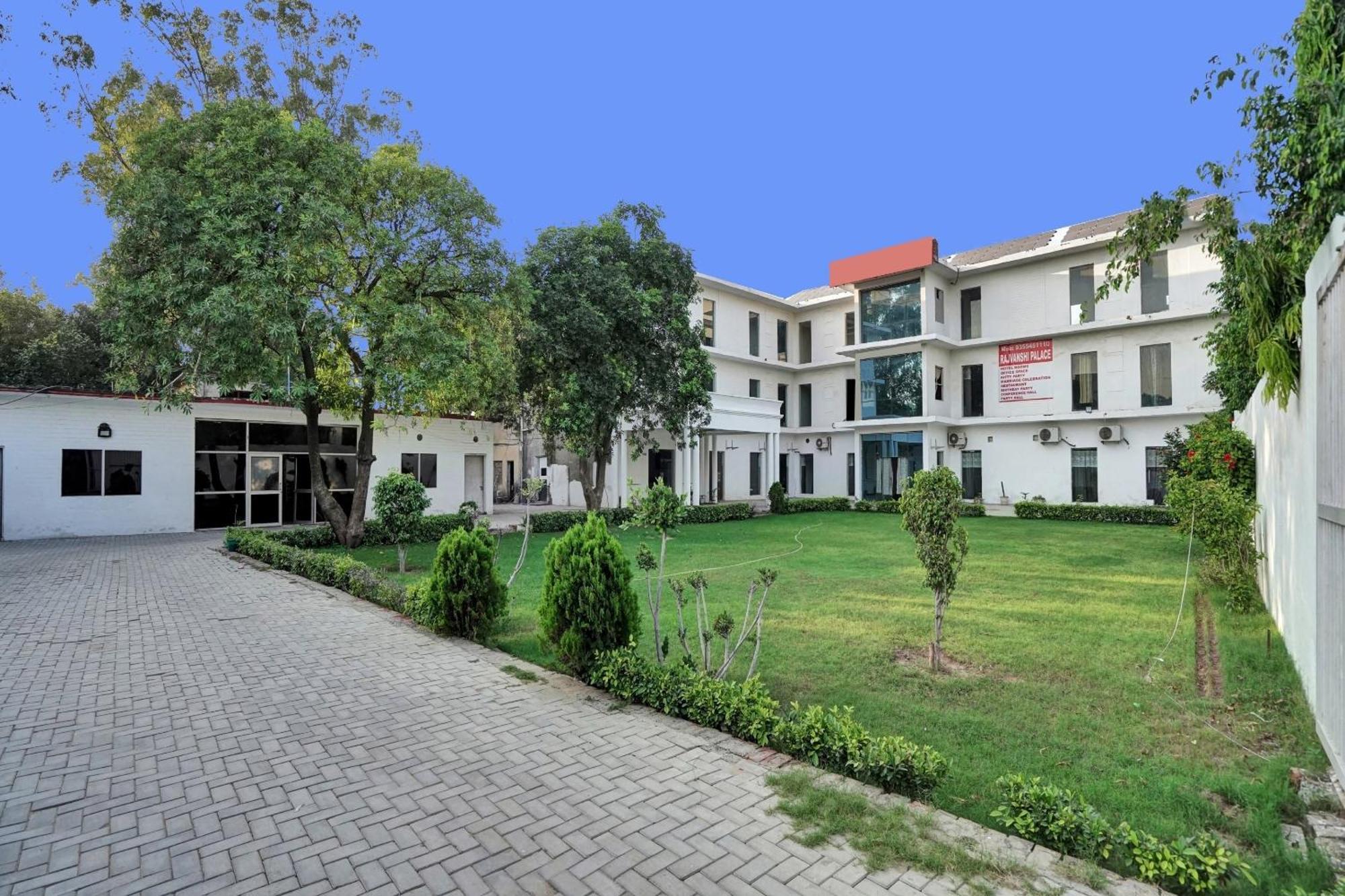 Collection O Rajvanshi Paradise Gurgaon Exterior foto