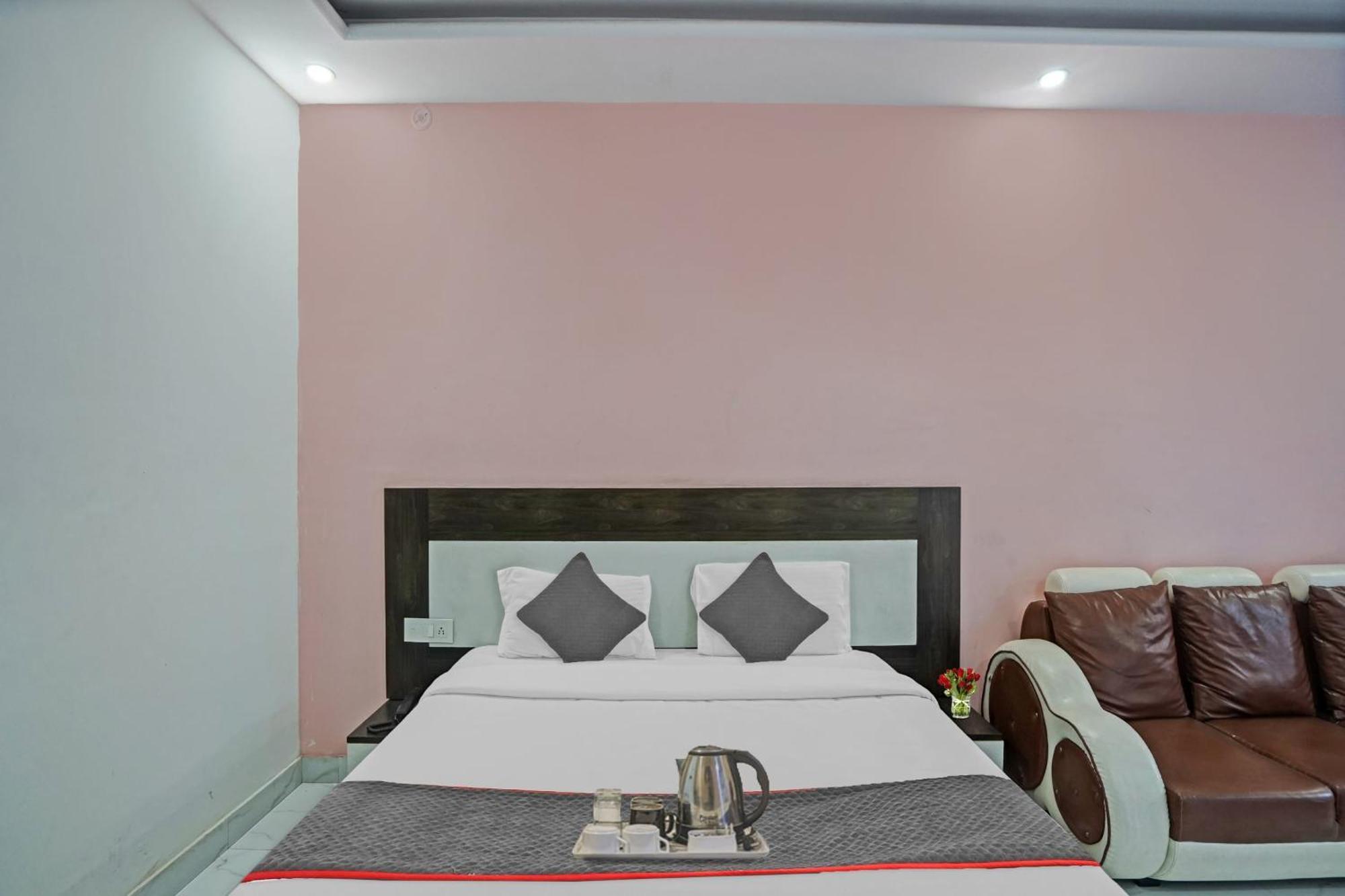 Collection O Rajvanshi Paradise Gurgaon Exterior foto