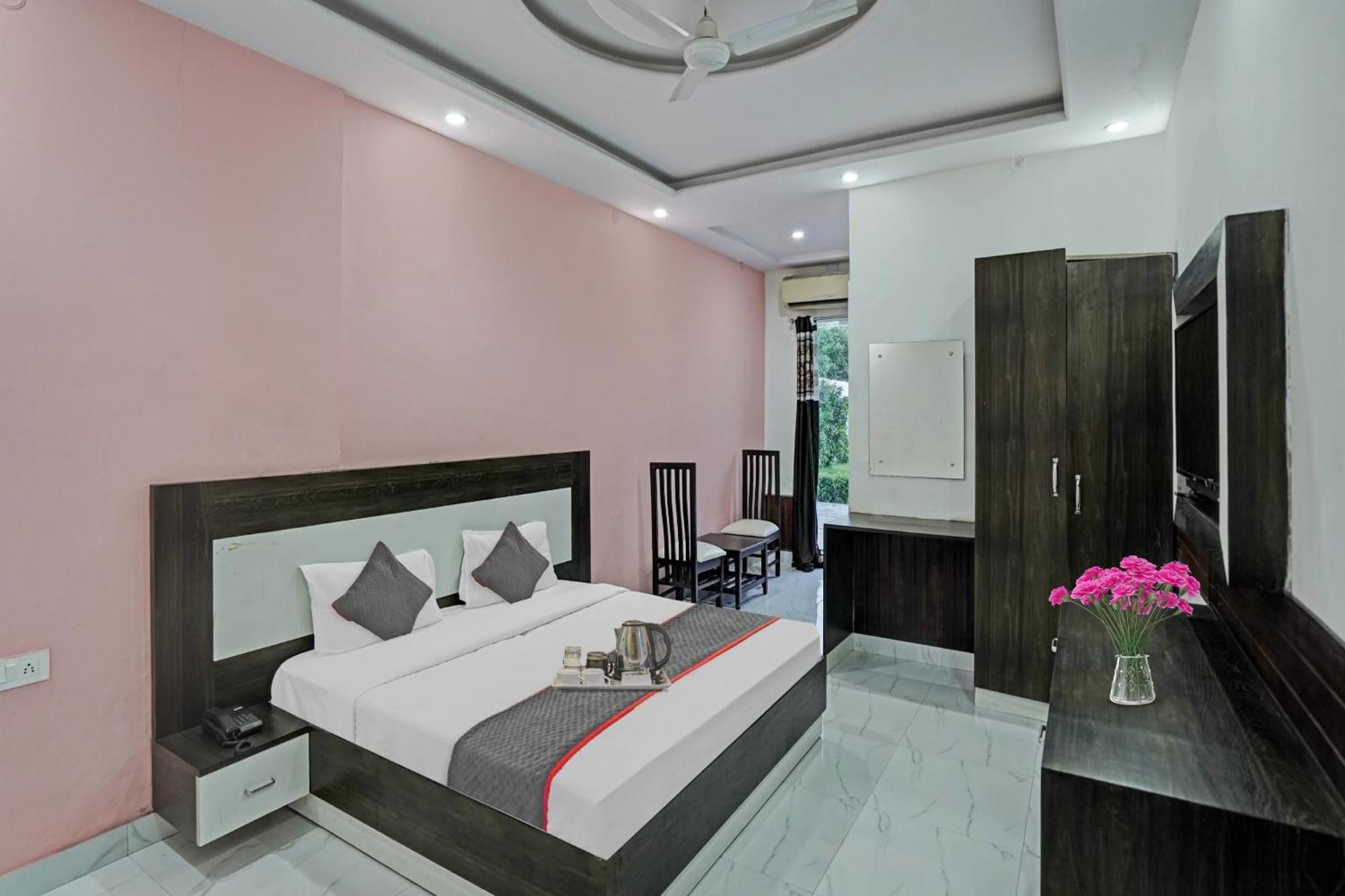 Collection O Rajvanshi Paradise Gurgaon Exterior foto